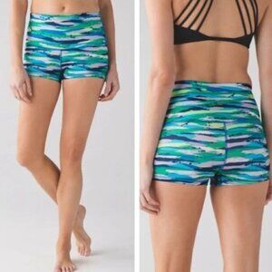 Lululemon Boogie Roll Down Shorts Size 6